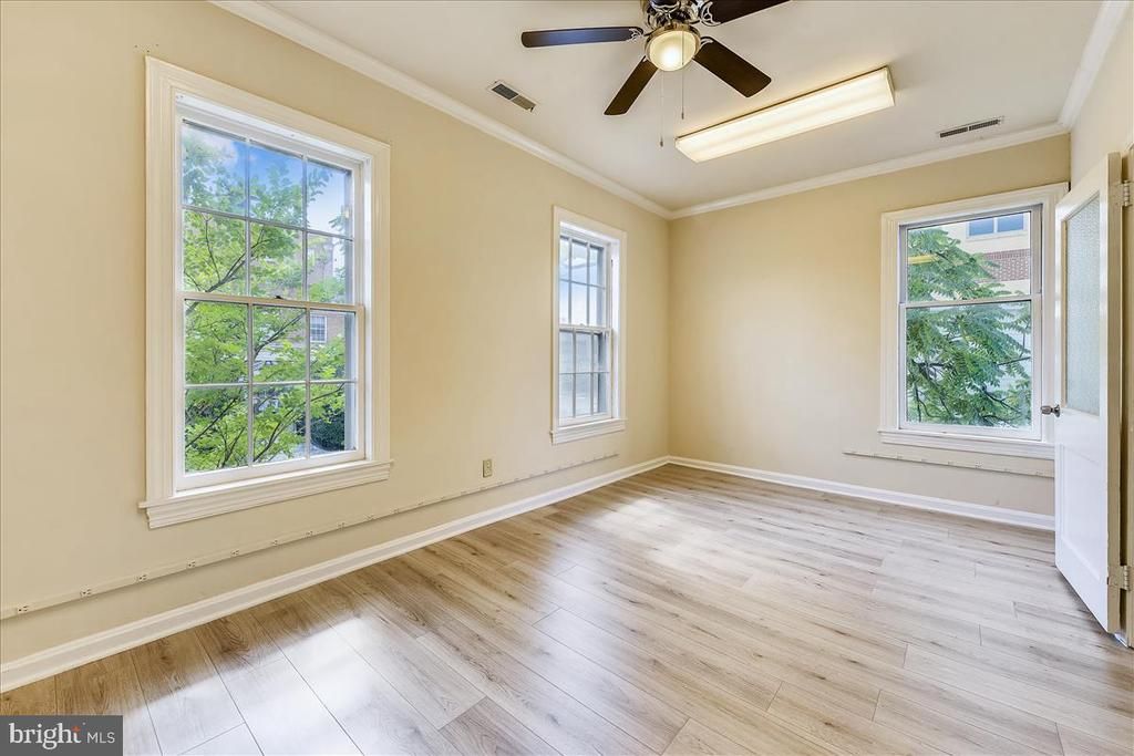 9251 Lee Ave, Manassas, VA 20110